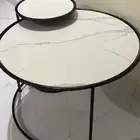 طاولات  طاوله كبيره ومعاها اربع طاولات صغيره بحاله جيده