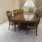 طاولة طعام مع 12 كرسي سليمه ونظيفه
