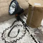 كشاف يعمل على بطارية السيارة مستخدم