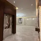 شقة 6 غرف بسطح مطل ومصعد موثث داخل الشقة للبيع بأبها