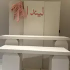 طاولة استقبال مع خلفية
