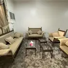 طقم كنب مع الطاولات نظيف للبيع