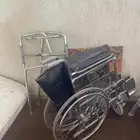 مرتبة وكرسي متحرك وعكاز