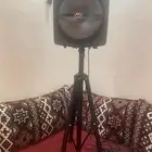 سماعات مع القاعدة