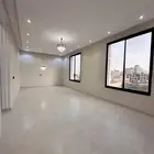 للبيع شقق علويه فاخره وسيعه بسطح خاص ومشب بالمحاله