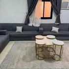 كنب للبيع 5 في 4 مع الطاولات في كسر بسيط بالكنب