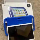 آيباد ANdroid اثنين ازرق واحمر استعمال شهر