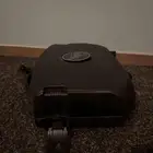 شنطه فيها شاشه حقت سوني واكس بوكس