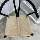 كرسي فاخر باللونين الاسود والبيج
