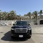 لاندكروزر 2024 اسود