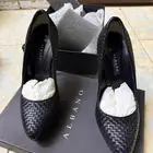 ملابس واحذيه