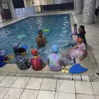 تعليم وتدريب السباحه للأطفال