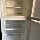 ثلاجة وسط