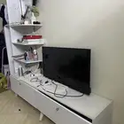 طاوله مع رفوف