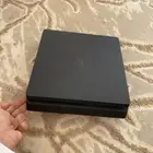 سوني 4 نضيف مع خمس شرطان و يدتين