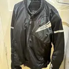 للبيع خوذه دراجه ناريه L وجاكيت ياباني 2xL وجزمه ياباني42