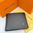 توفرت محافظ لويس فيتون