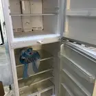 ثلاجه للبيع يبي لها كمبروصر