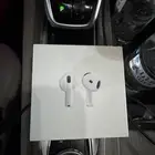 سماعة أبل ايربودز4 الجديدة في كرتونه ما انفتحت