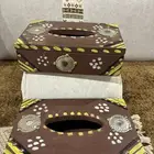 درج دلال معه اربع طاولات وعلبتين منديل