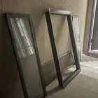 شباك المنيوم كبير وتلفزيون 65 بوصة مكسور للبيع