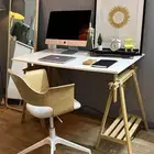 مكتب وكرسي مع متفرقات من ايكيا