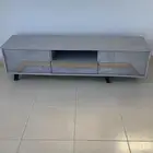 خزان ماء بلاستك ومكتبة تلفزيون مستعمله