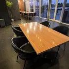 كراسي وطاولات وإنارات بتصميم مميز جدا بارك مول