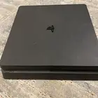 سوني 4 للبيع و يجي معه ثلاث يدات و شنطة سوني و شريط سبايدر