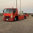 سطحه داخل وخارج الحناكية