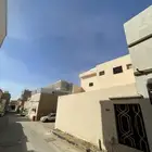 للبيع بيت على شارعين متظاهرين ببريدة