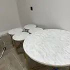 طاولات رخام ذهبي