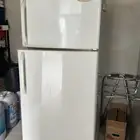 ثلاجة للبيع