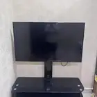 للبيع شاشه مع طاوله