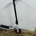 سكوتر كهربائي استخدام قليل جدا السبب كبير على الأولاد
