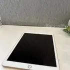 أيباد الجيل العاشر  مع شاشه حماية جديده لم تستخدم