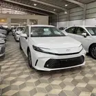 كامري 2025 E بنزين عبداللطيف جميل متوفر اللون الابيض الاسود