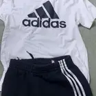 سروال مع قميص اديداس اصلي  القميص مقاس 13 14