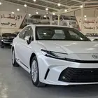 تويوتا كامري 2025 فل كامل سعودي صادر لوحات