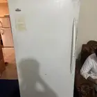 ثلاجه للبيع مافيها ولا شي شغال