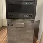 بي سي مكتبي مع شاشته