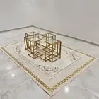 طاولة طقم مع سجاد نظيف وجديده