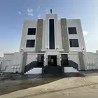 للبيع بمدينه أبها شقق تمليك علوي مع سطح خاص ومصعد جاهز شغال
