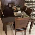 طاولة طعام مع ستة كراسي