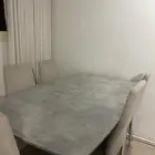طاولة طعام