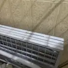 كرسي حديد لم يستخدم من قبل نظيف