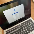 ماك بوك برو 2018 مع تتش بار