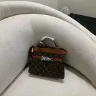 شنطة LV جديده مع هديه قسيمة ب 100 ريال من قولدن سنت