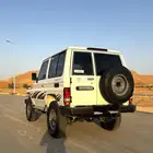 للبيع جيب ربع تويوتا 2006