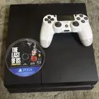 سوني فور نضيف معه يد وحده الون ابيض وشريط أنشارتد السعر 400